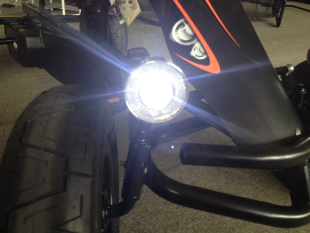 Kart, Das Licht Neonbild Läuft. Mann Karting Fahrzeug Auf Kurs